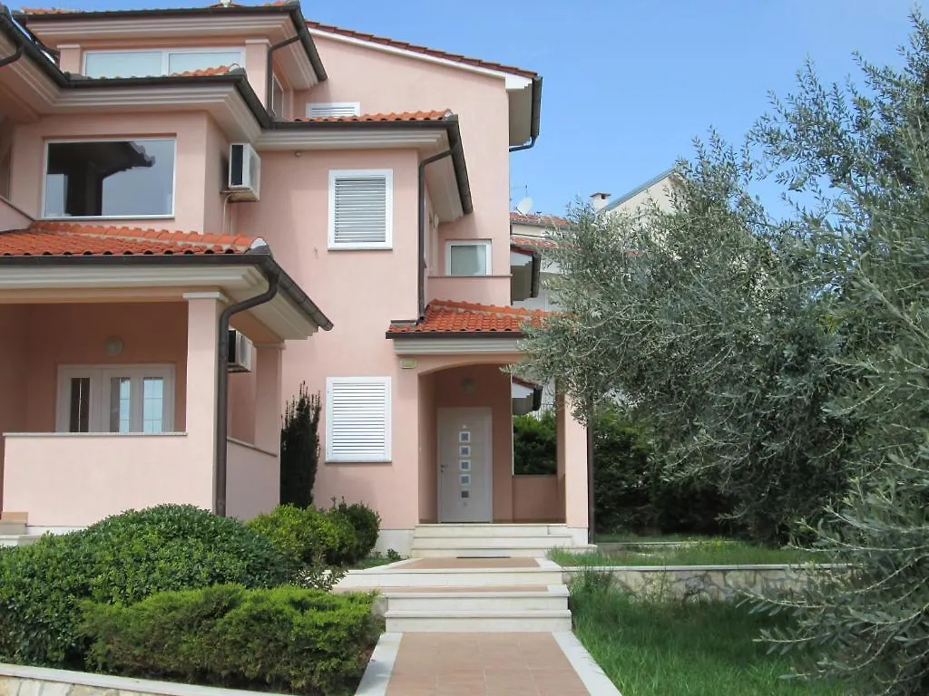 Apartments Villa Fernetich Premantura