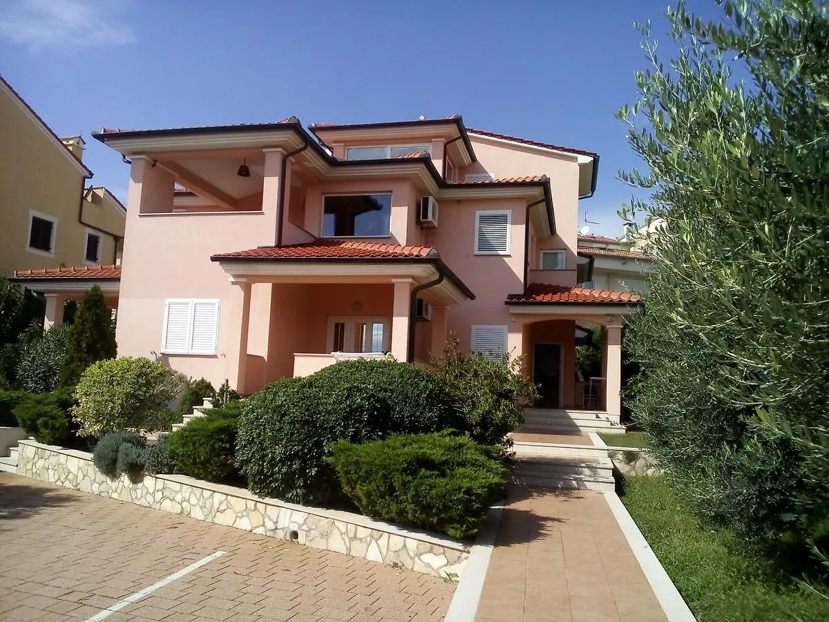 Apartments Villa Fernetich Premantura