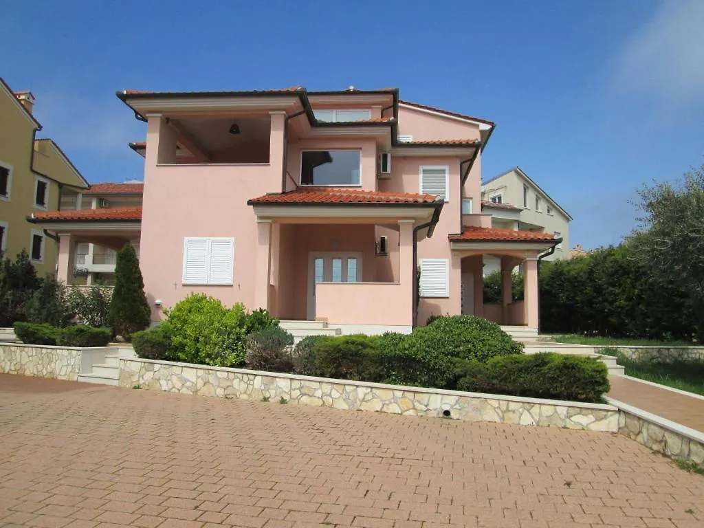 Apartments Villa Fernetich Premantura Croatia