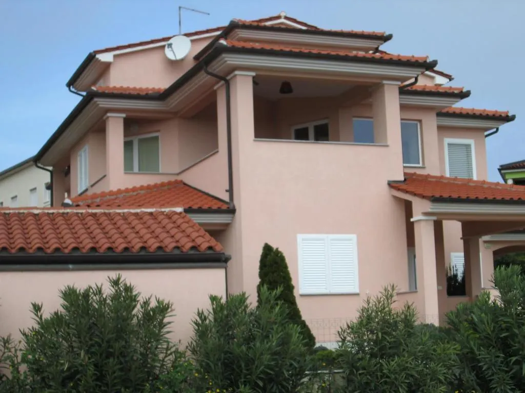 Apartments Villa Fernetich Premantura